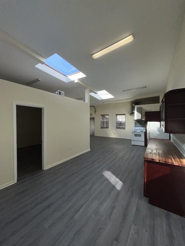 417 19th St Unit 4 - Photo 3 of 15