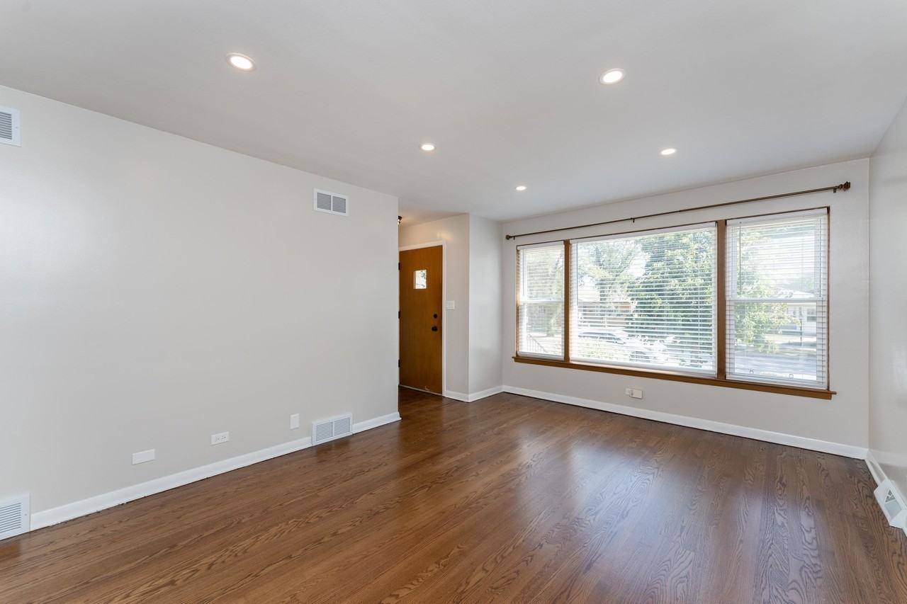 4504 Blanchan Ave - Photo 2 of 14