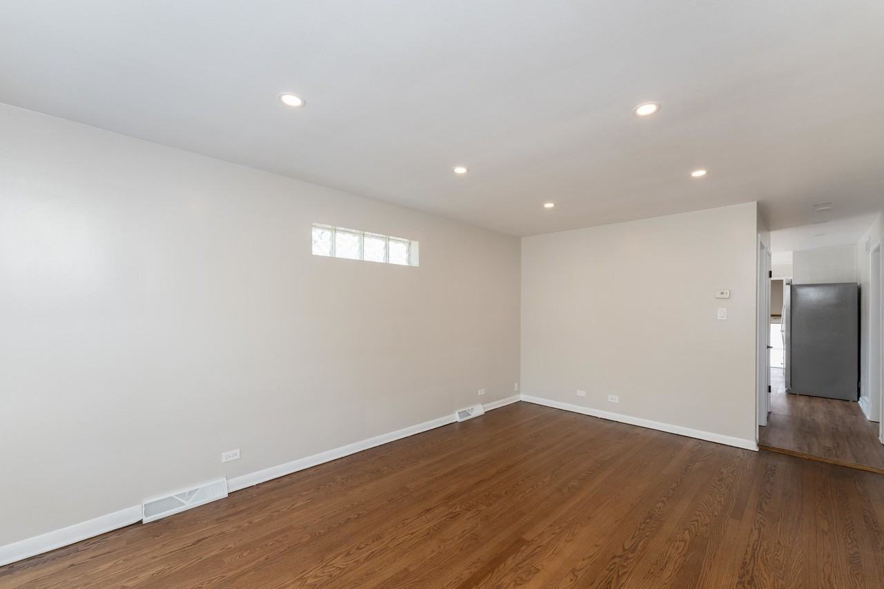 4504 Blanchan Ave - Photo 3 of 14