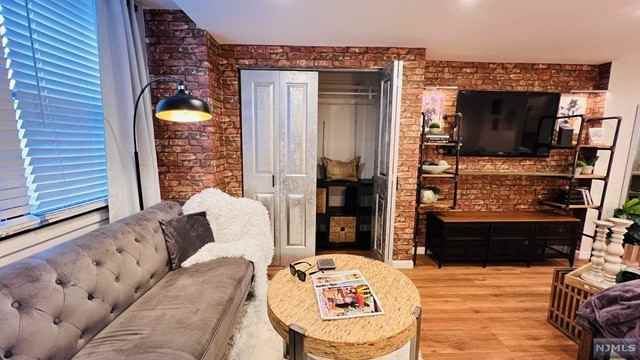 42 Willow Wood Sq - Photo 3 of 47