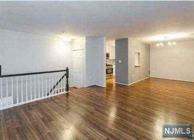 1035 Cumberland Ct - Photo 3 of 28