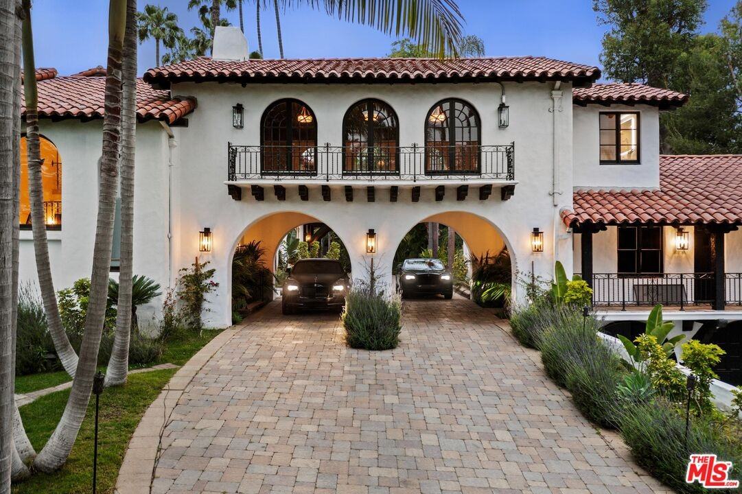 9451 Sunset Blvd - Photo 3 of 38