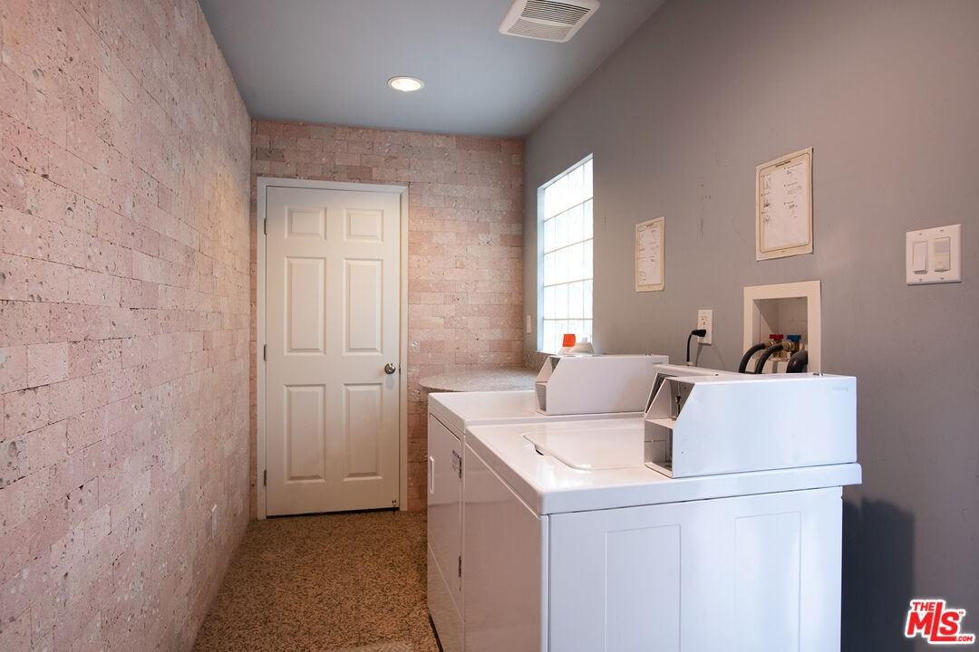 2428 Ocean Park Blvd - Photo 2 of 22