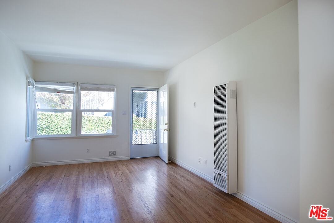 2428 Ocean Park Blvd - Photo 3 of 22