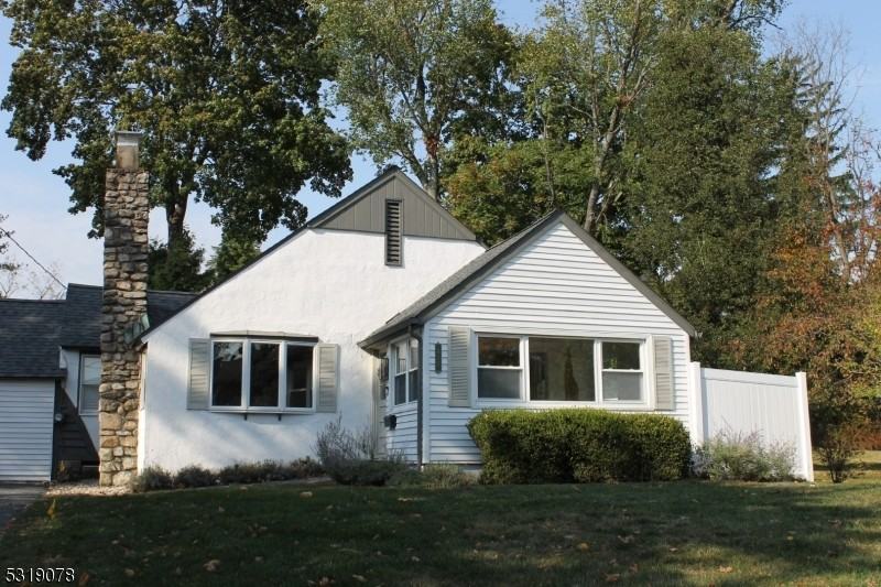 425 W Shore Trl - Photo 2 of 12