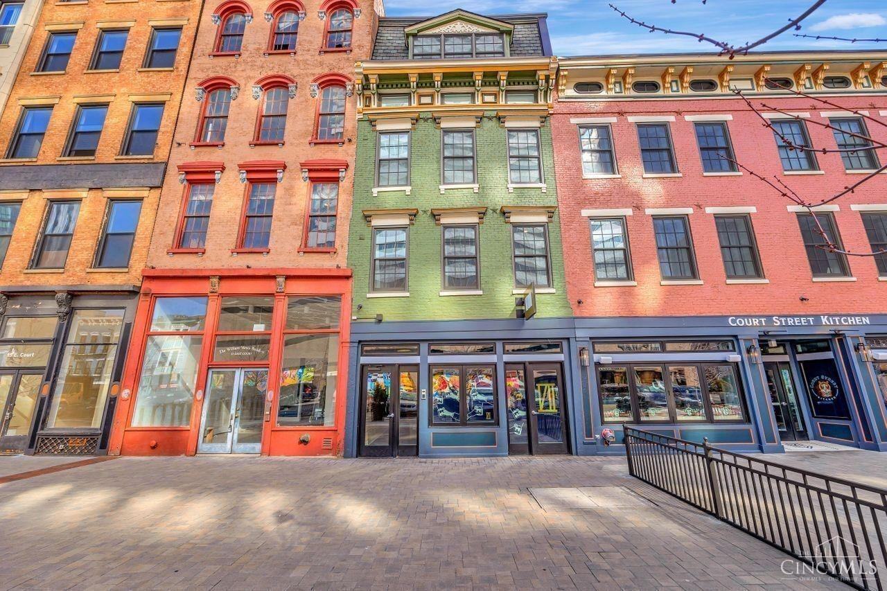 11 E Court St Unit 302