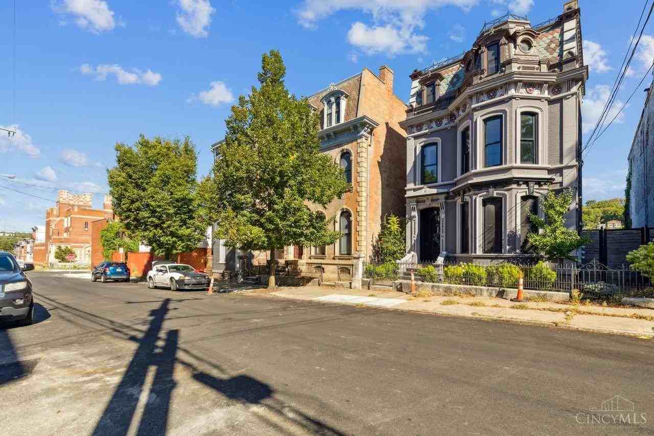 936 Dayton St Unit 2 - Photo 2 of 36