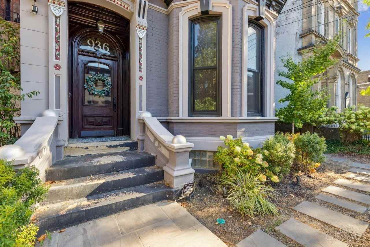 936 Dayton St Unit 2 - Photo 3 of 36