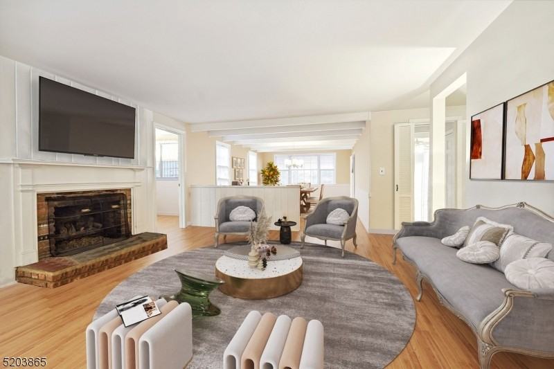 23 Crestwood Dr - Photo 2 of 7