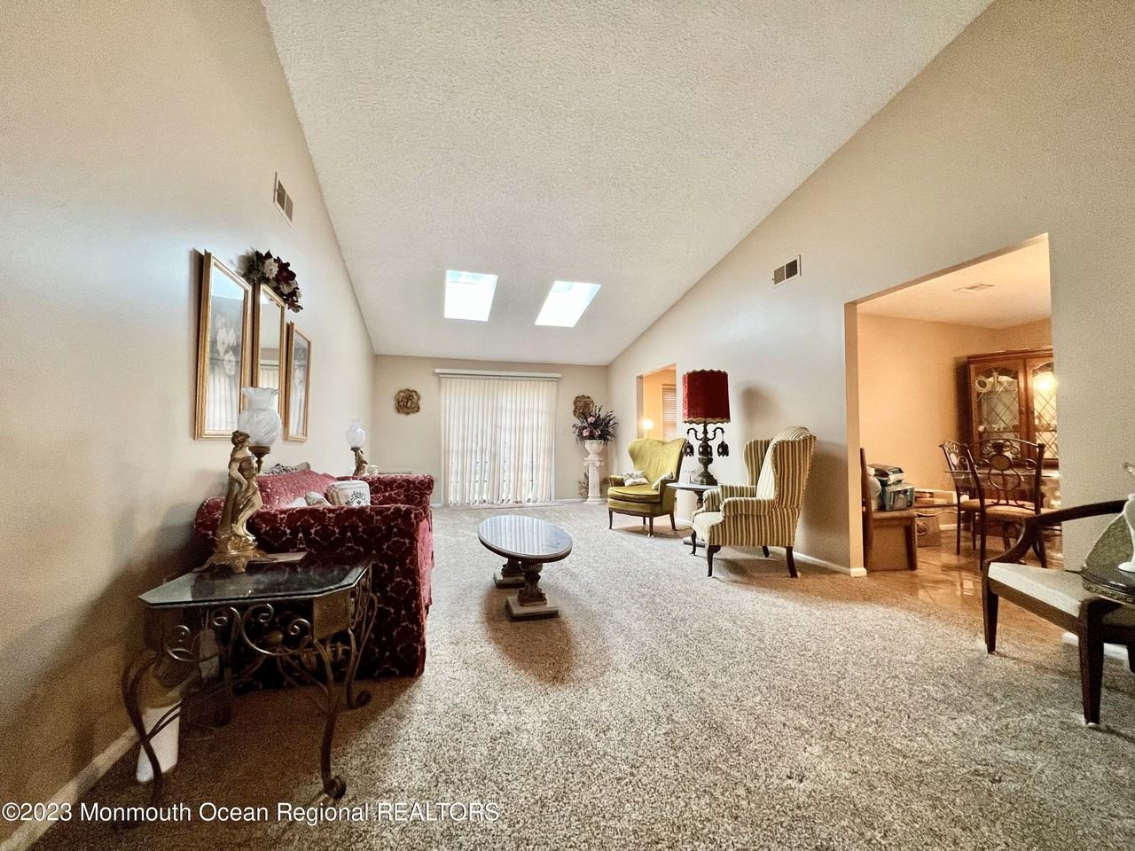 6 Benchley Dr - Photo 2 of 22