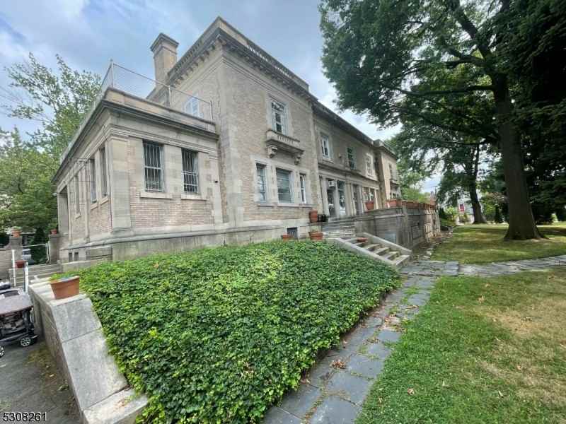 229 Ballantine Pkwy - Photo 2 of 3