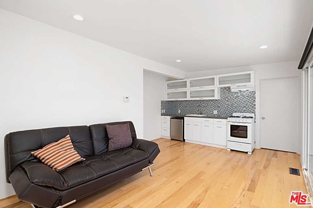 32628 Pacific Coast Hwy - Photo 3 of 9
