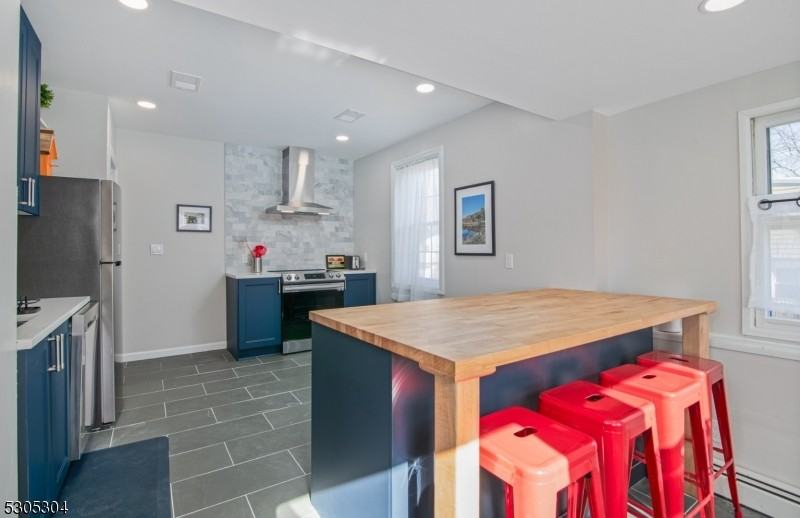 215 Greenwood Ave - Photo 2 of 13