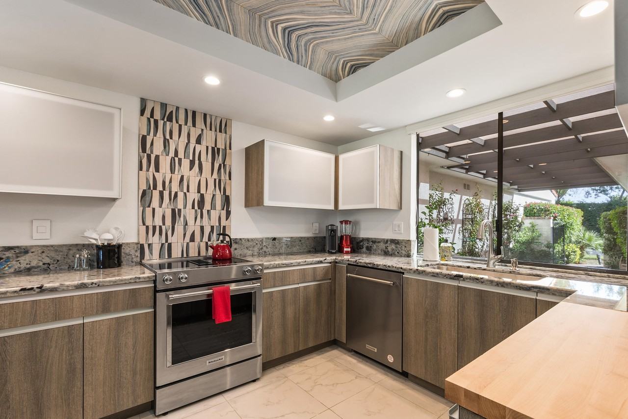 61 Torremolinos Dr - Photo 3 of 38