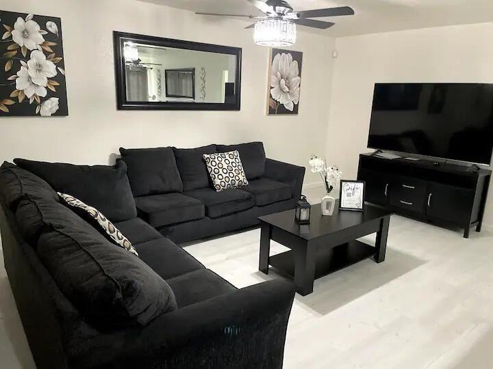 51328 Hernandez St - Photo 3 of 13