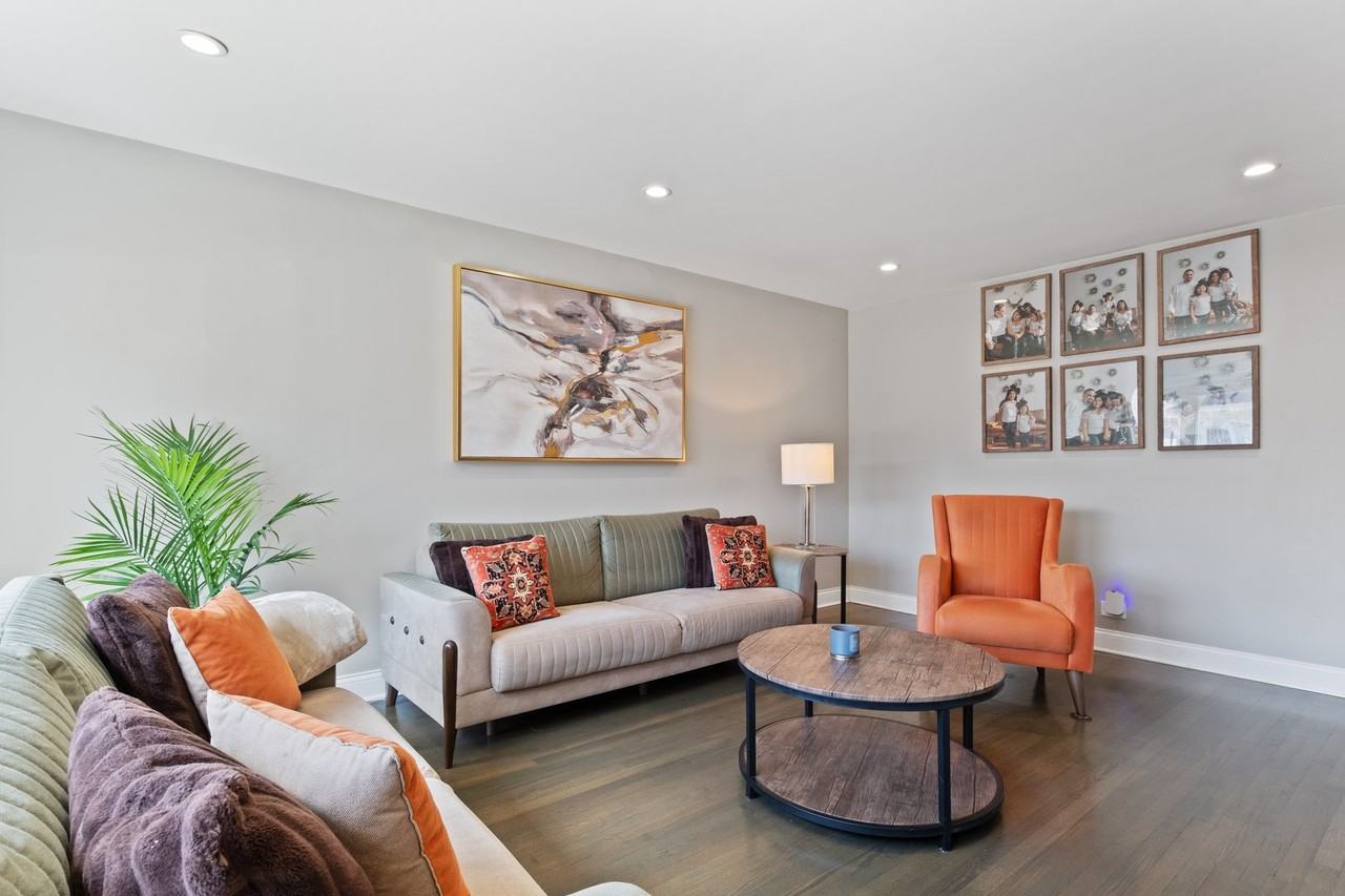 2909 N Nordica Ave - Photo 2 of 9