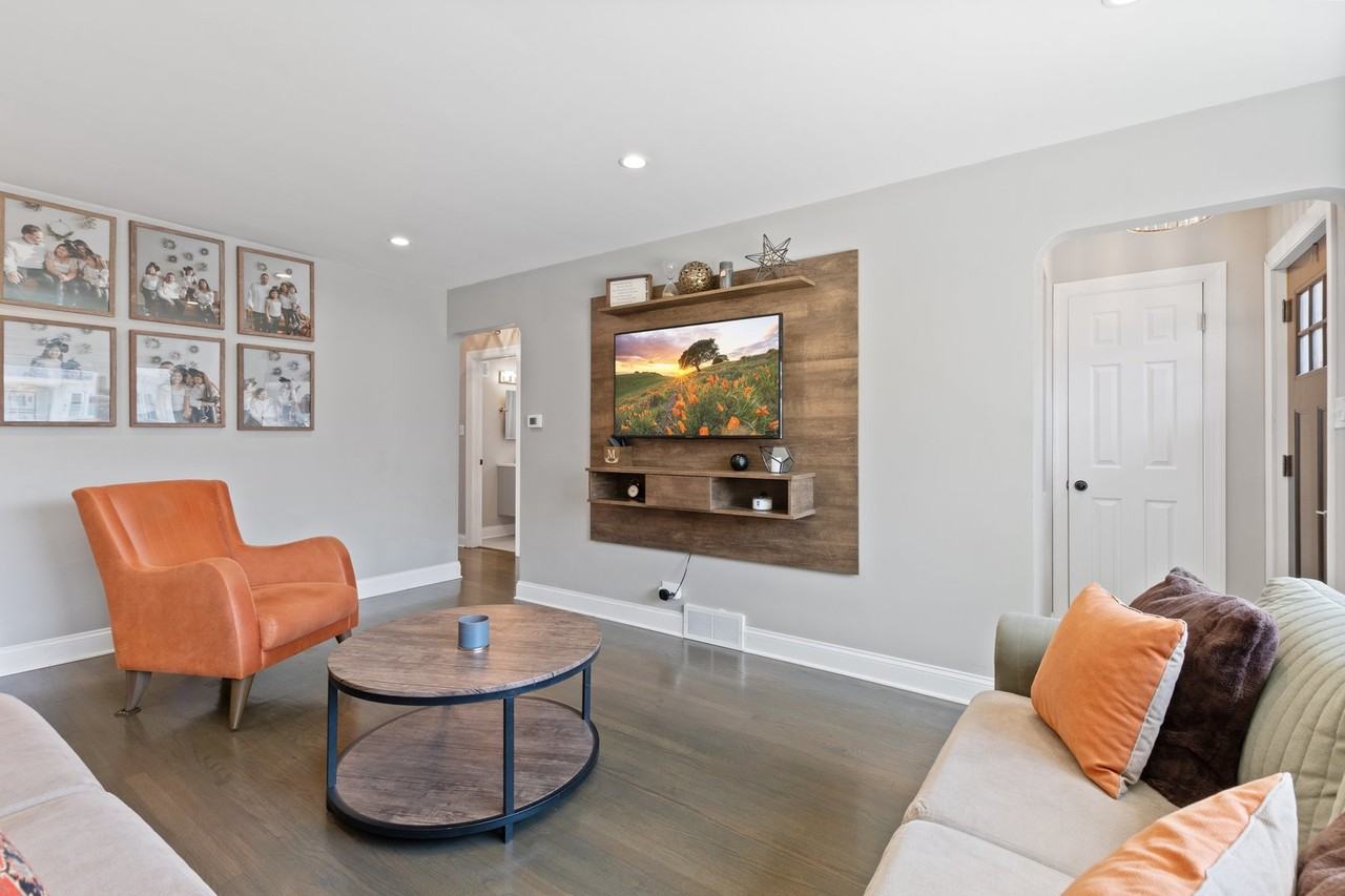 2909 N Nordica Ave - Photo 3 of 9