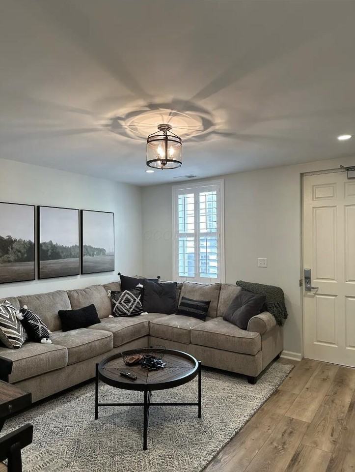 393 E Livingston Ave - Photo 3 of 26