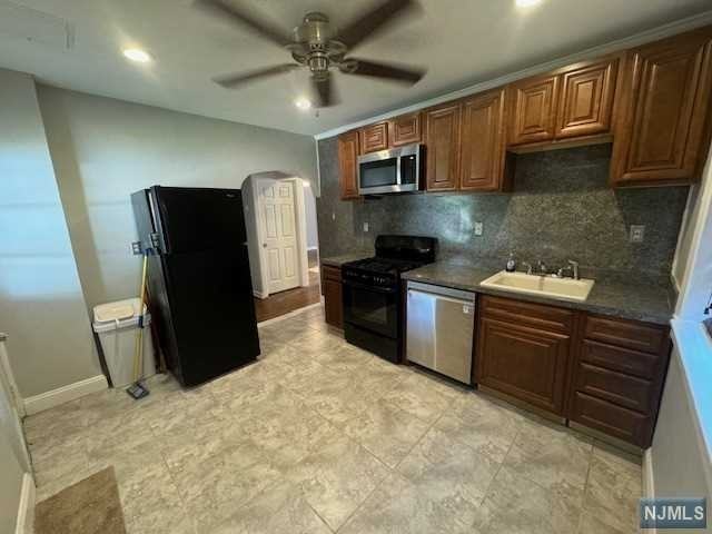 222 Bert Ave - Photo 2 of 9