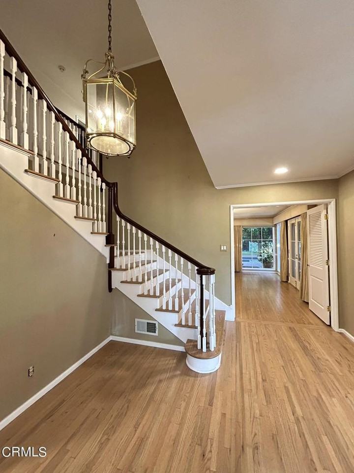 930 Regent Park Dr - Photo 2 of 18