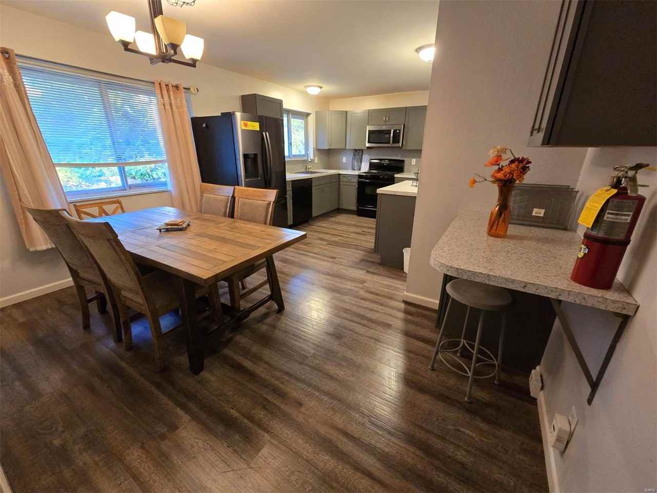 12411 Leigh Ln - Photo 3 of 5