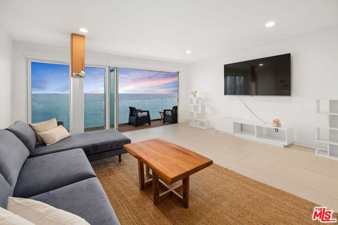 20462 Pacific Coast Hwy - Photo 3 of 22