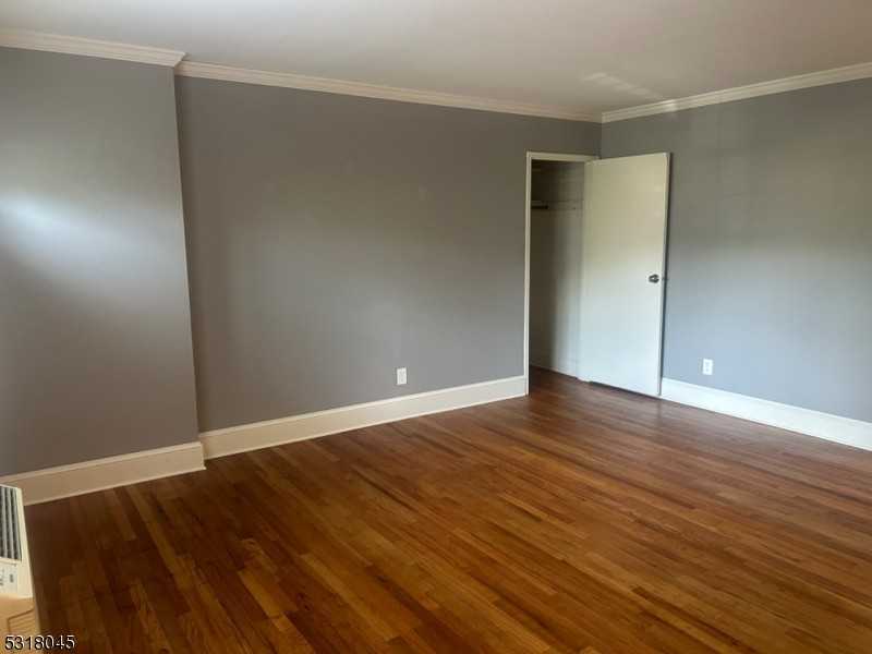 112 Washington Dr - Photo 3 of 7