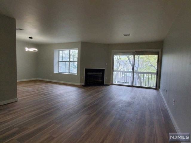 523 Windsor Dr - Photo 2 of 15