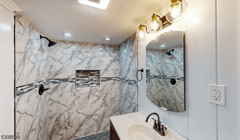 7 Raritan Ave - Photo 3 of 37