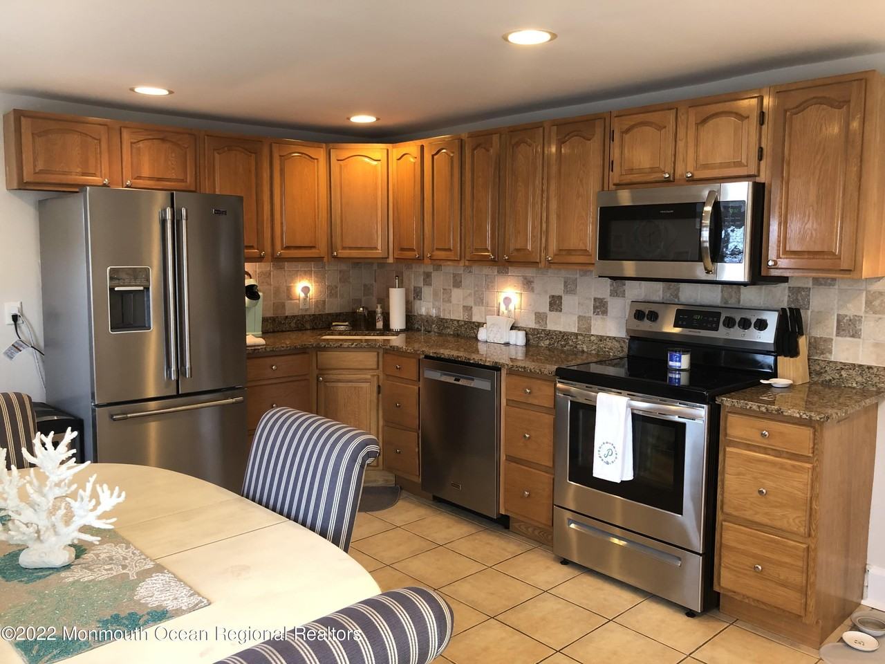 1717 River Rd - Photo 3 of 25