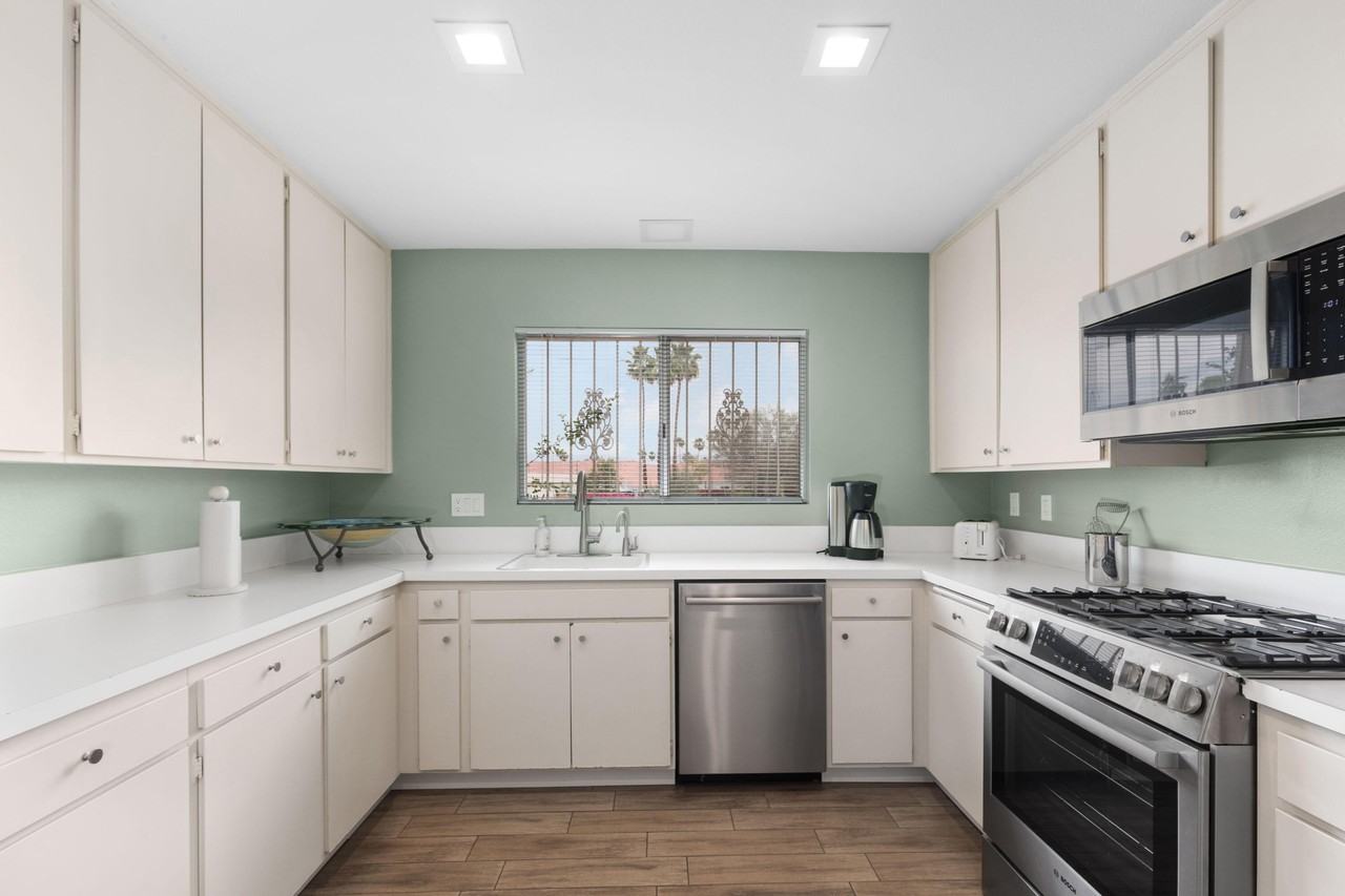 1601 Sandpiper St - Photo 3 of 38