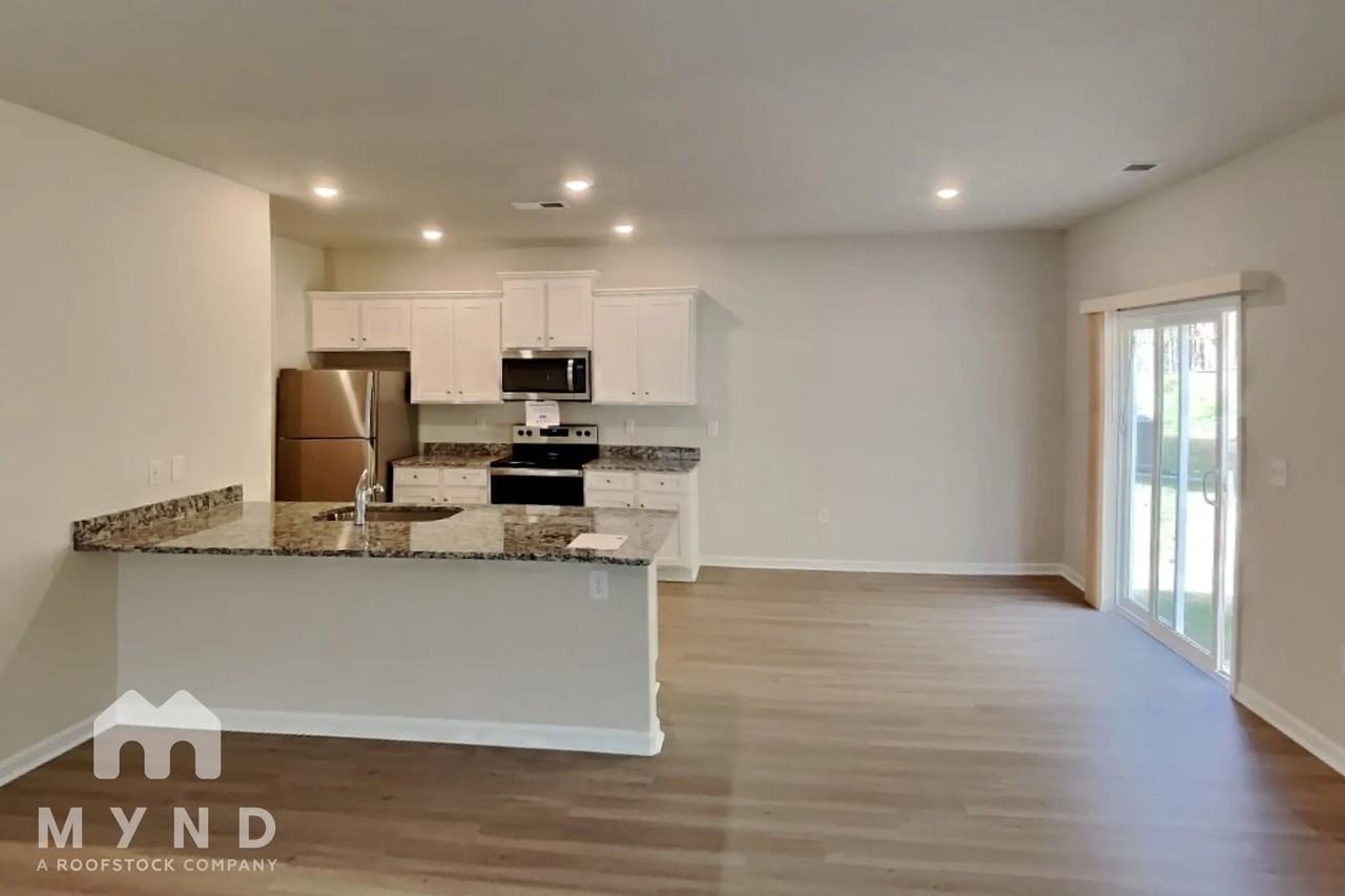 3226 Maple Ridge Dr - Photo 2 of 23