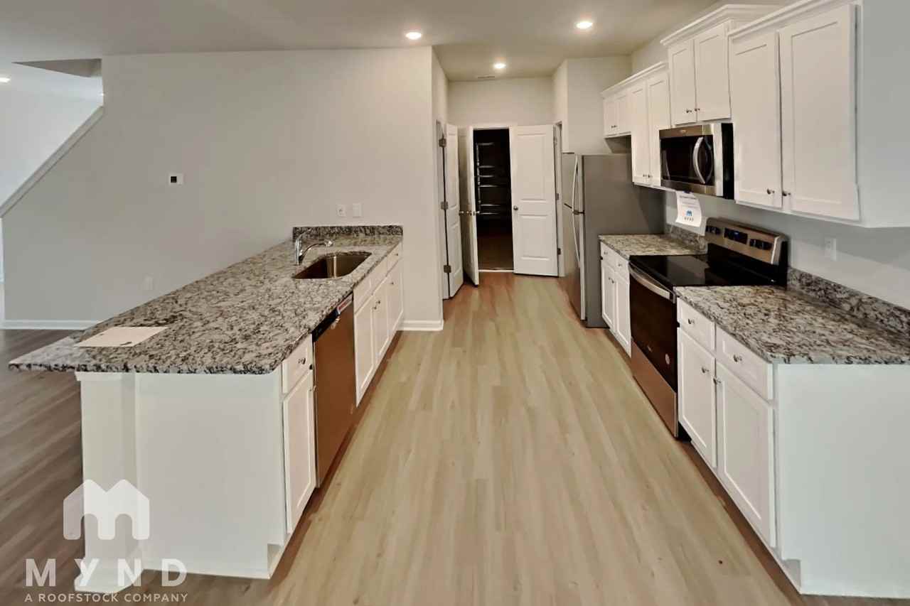 3226 Maple Ridge Dr - Photo 3 of 23