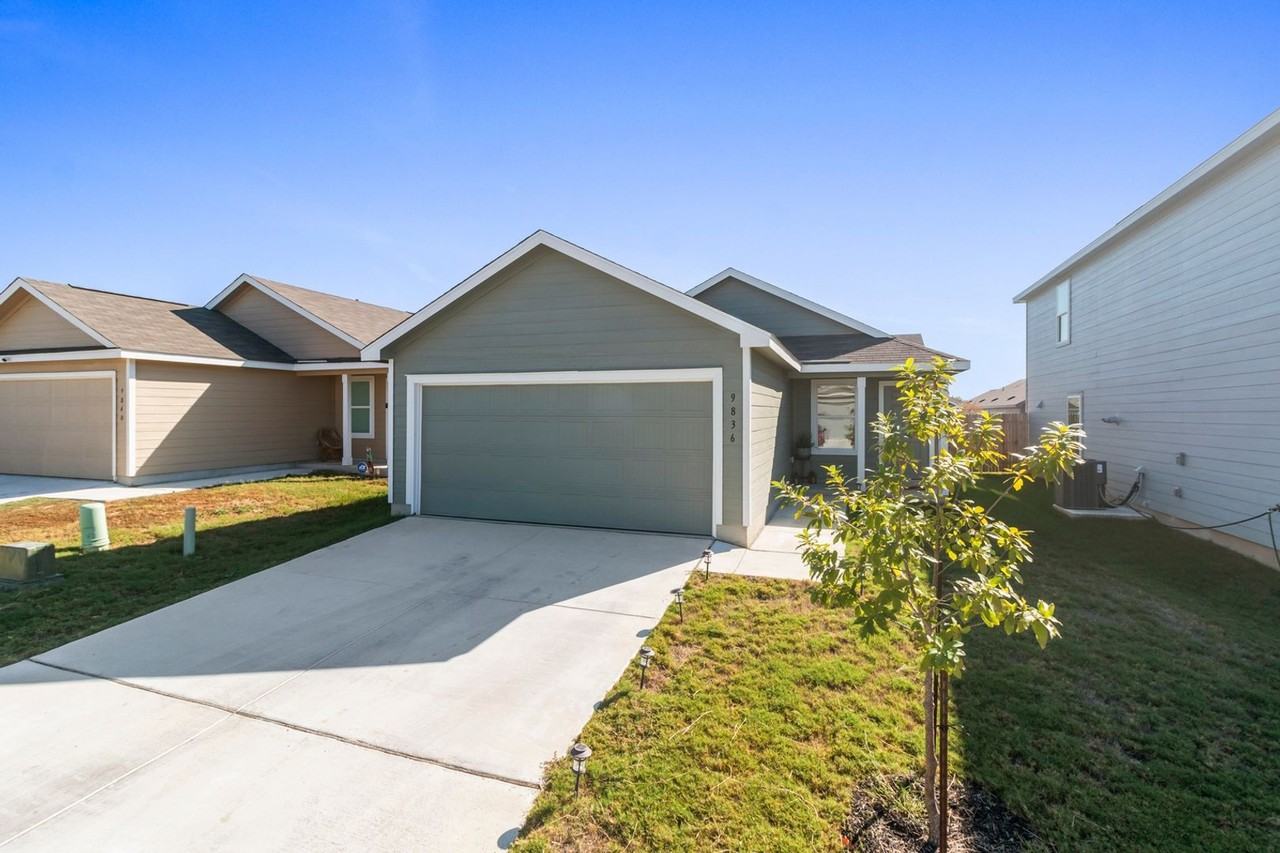 9836 Butte Crk - Photo 2 of 22