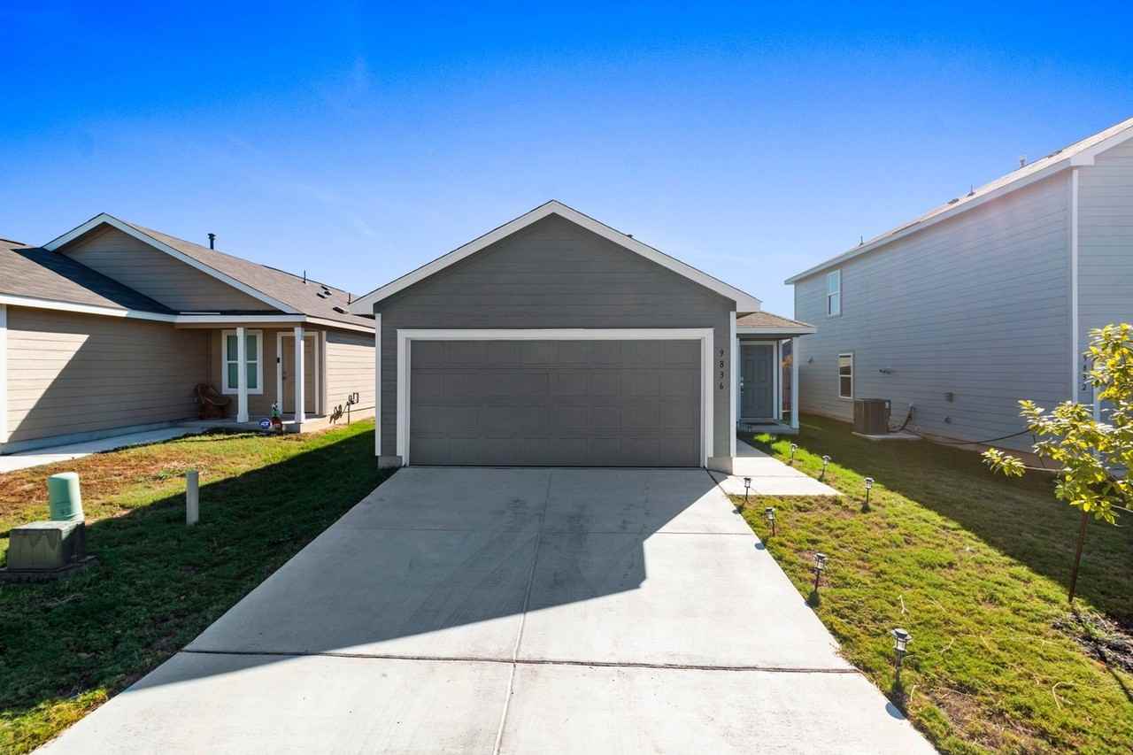 9836 Butte Crk - Photo 3 of 22