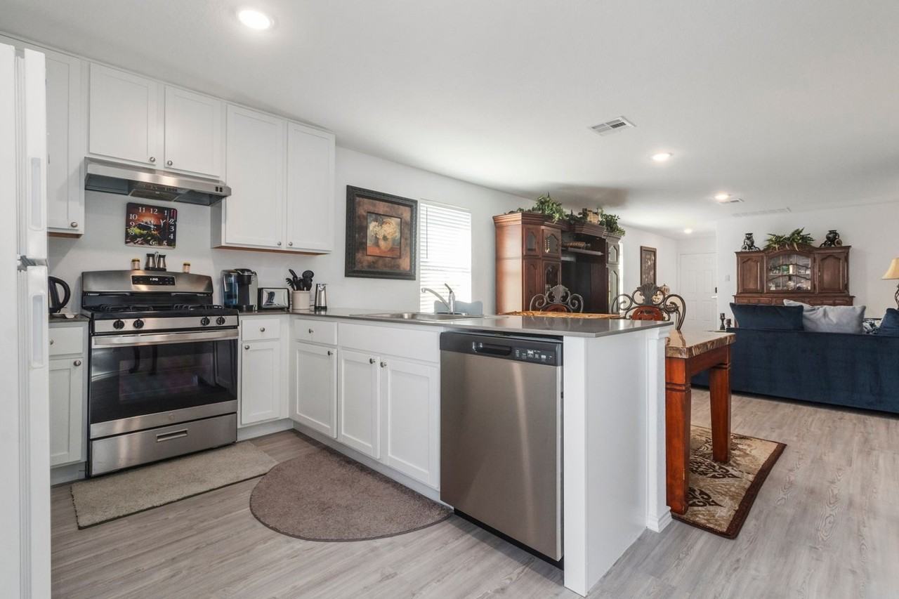 9836 Butte Crk - Photo 4 of 22