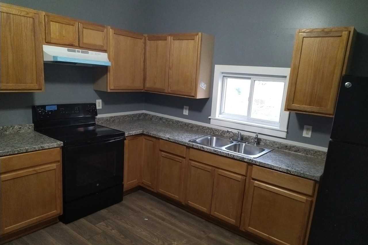 185 Webster Ave - Photo 2 of 7