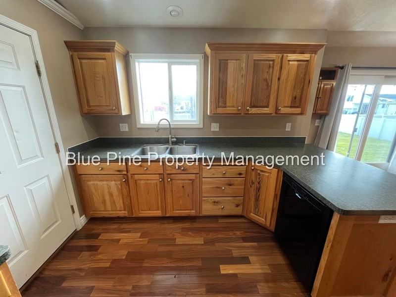 3084 Madeline Ct - Photo 7 of 29