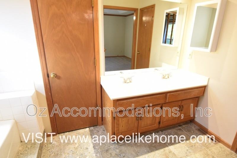15813 N Water St - Photo 7 of 22