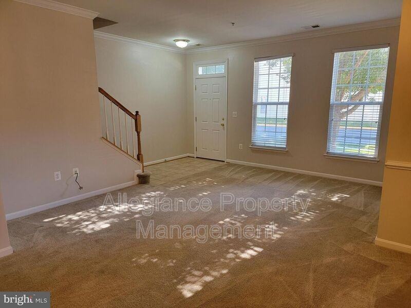 15555 John Diskin Cir - Photo 2 of 18