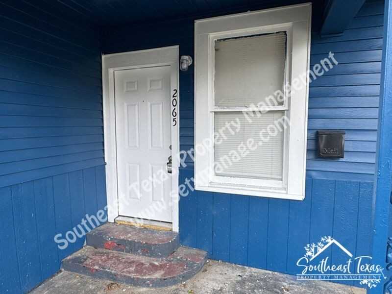 2065 Wilson St - Photo 2 of 17