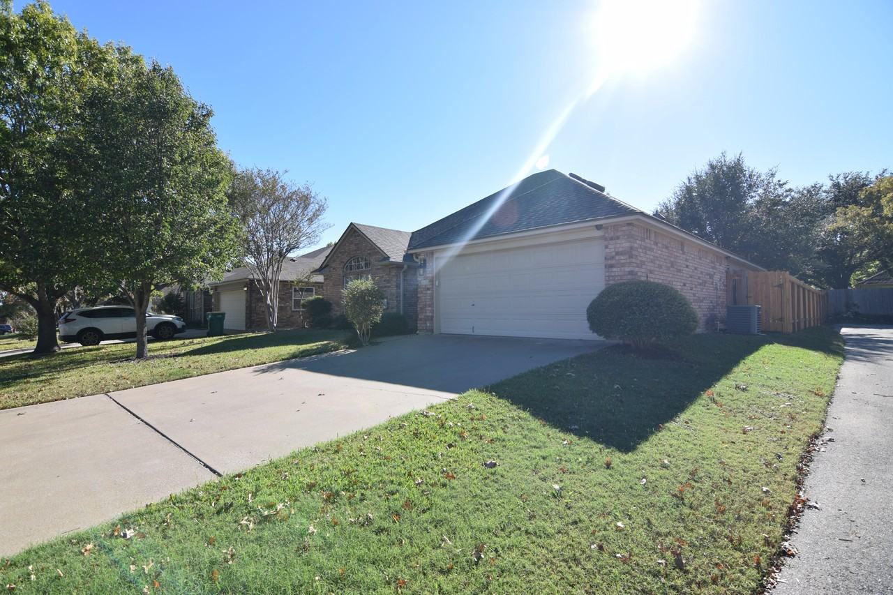 2113 Rawhide Trl - Photo 2 of 20