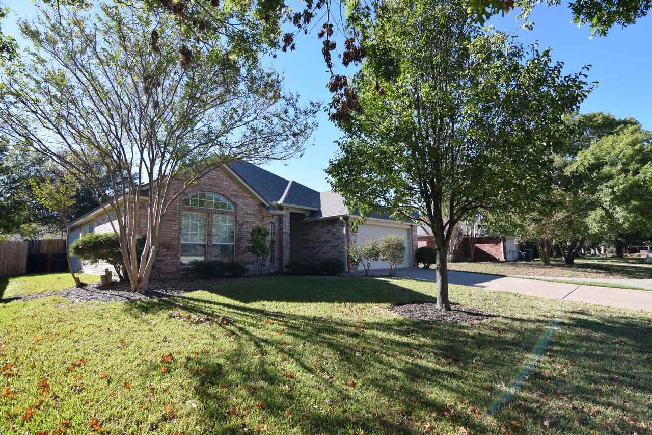 2113 Rawhide Trl - Photo 3 of 20