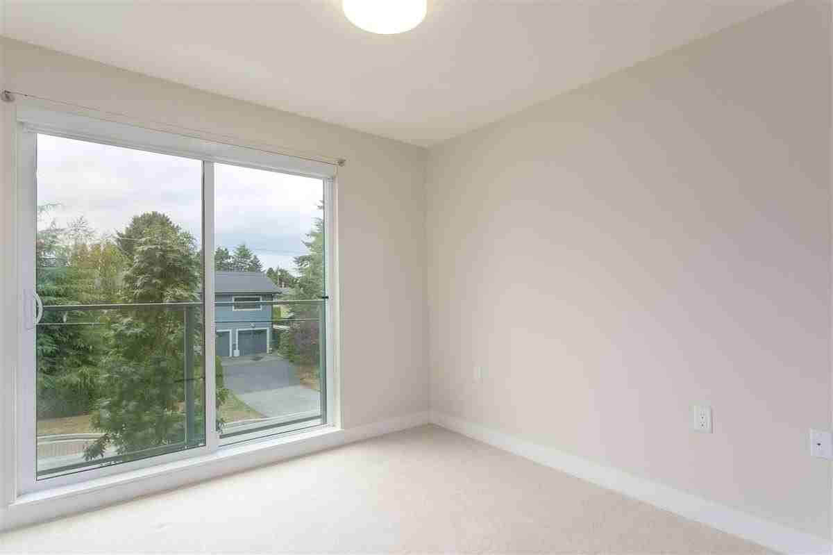 99 55a St - Photo 3 of 8