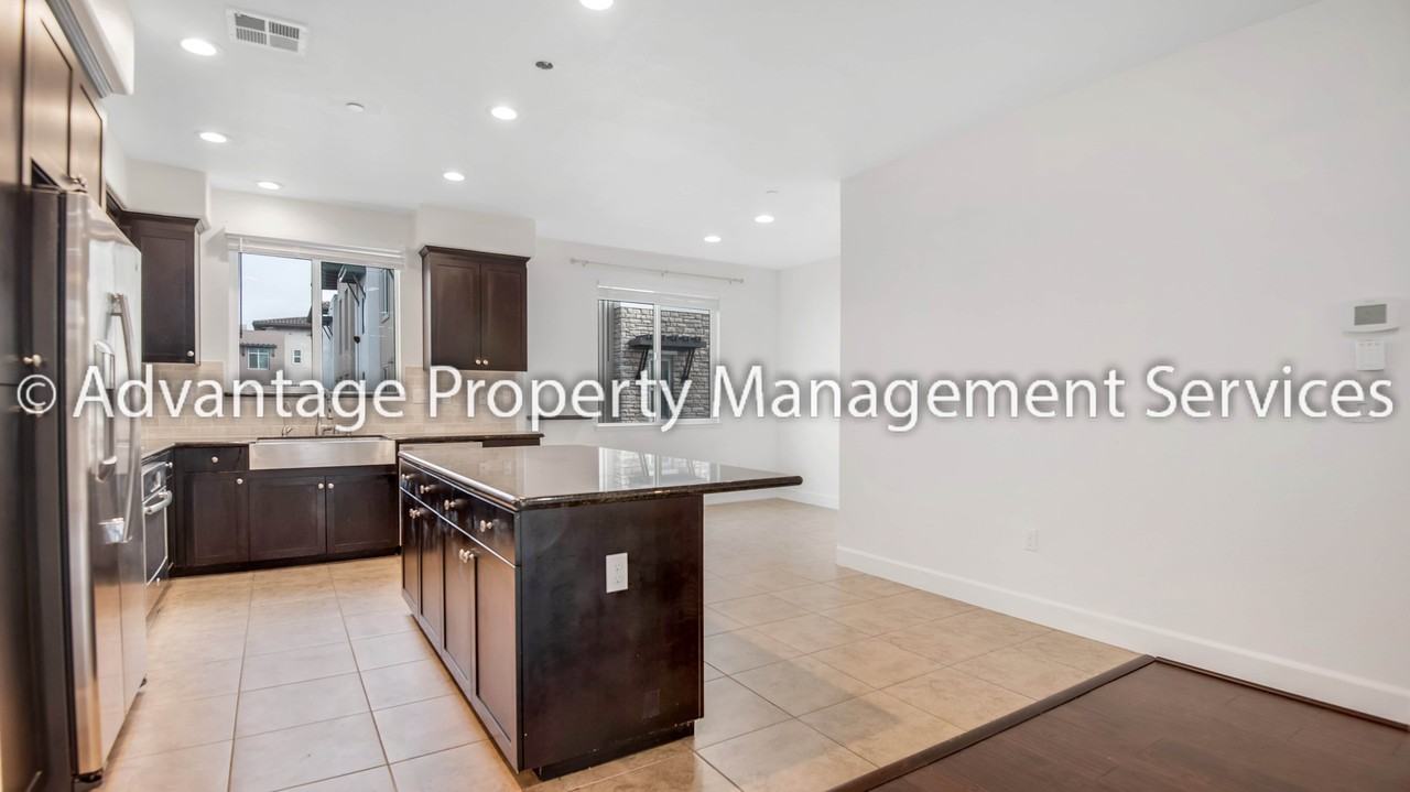 5279 Iron Horse Pkwy - Photo 3 of 21