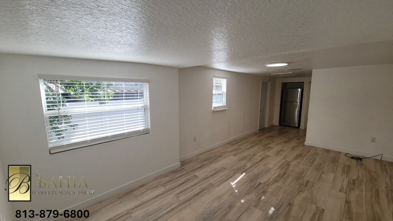 8004 N Boulevard - Photo 3 of 26