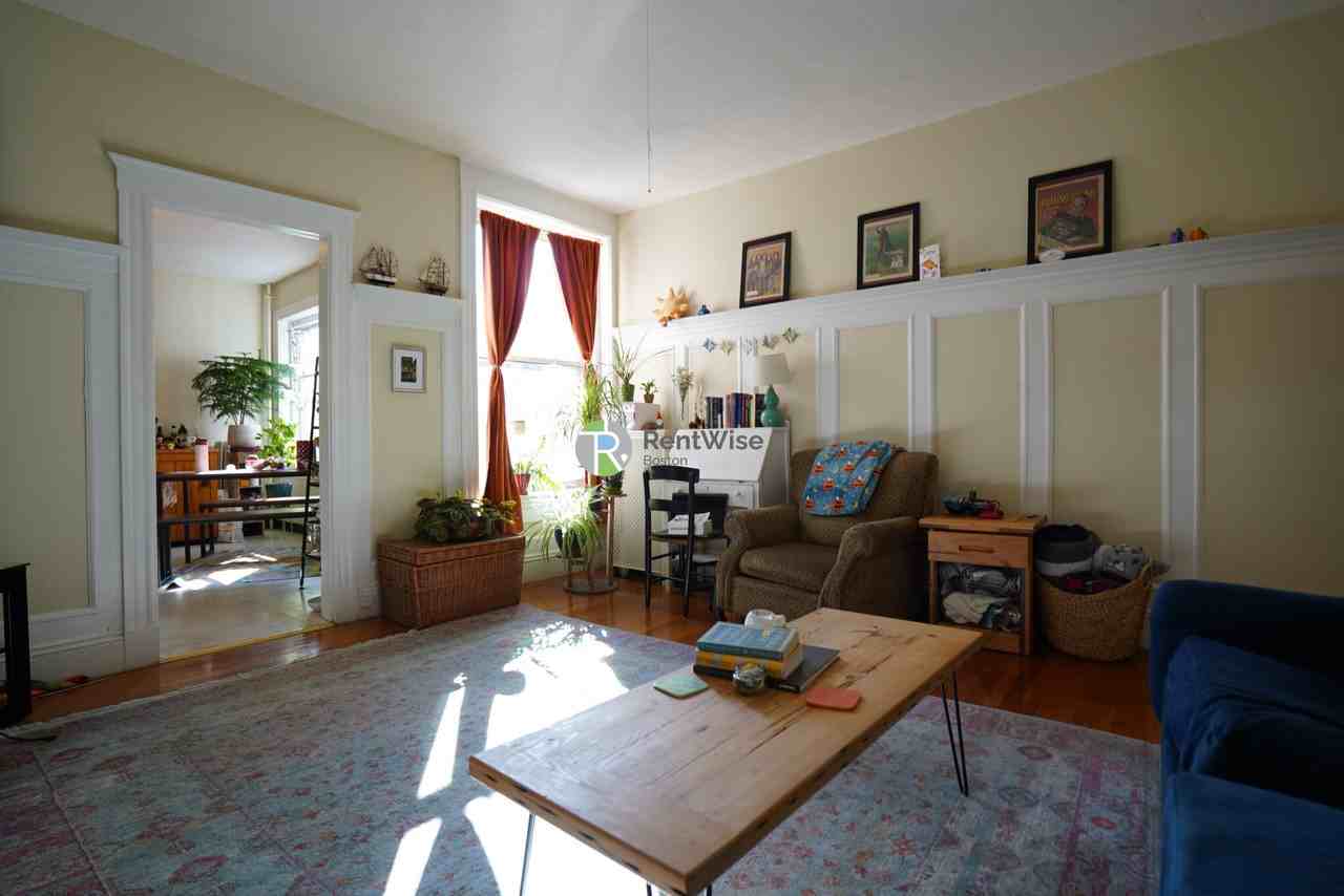 1118 Commonwealth Ave #3A - Photo 3 of 15