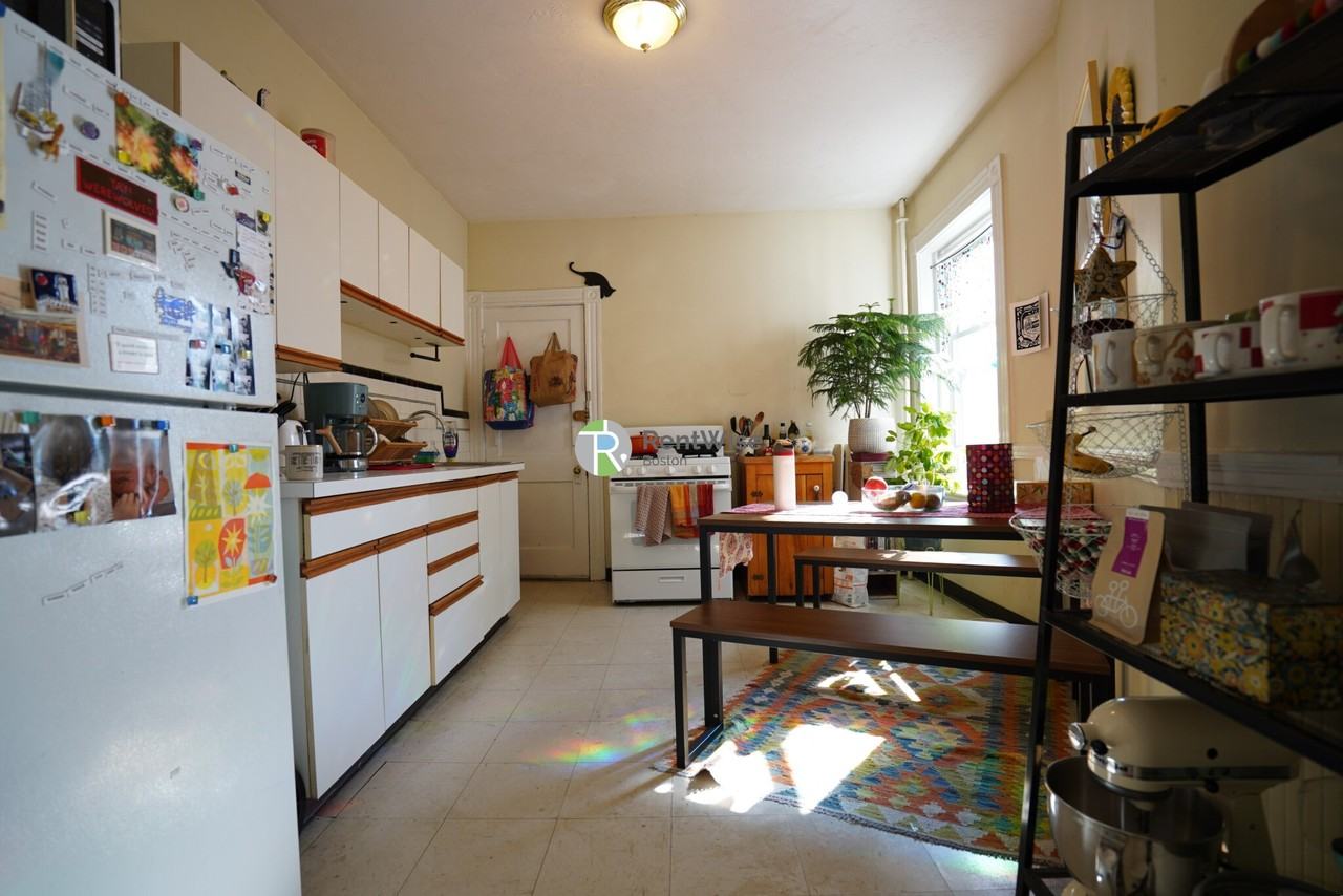 1118 Commonwealth Ave #3A - Photo 4 of 15