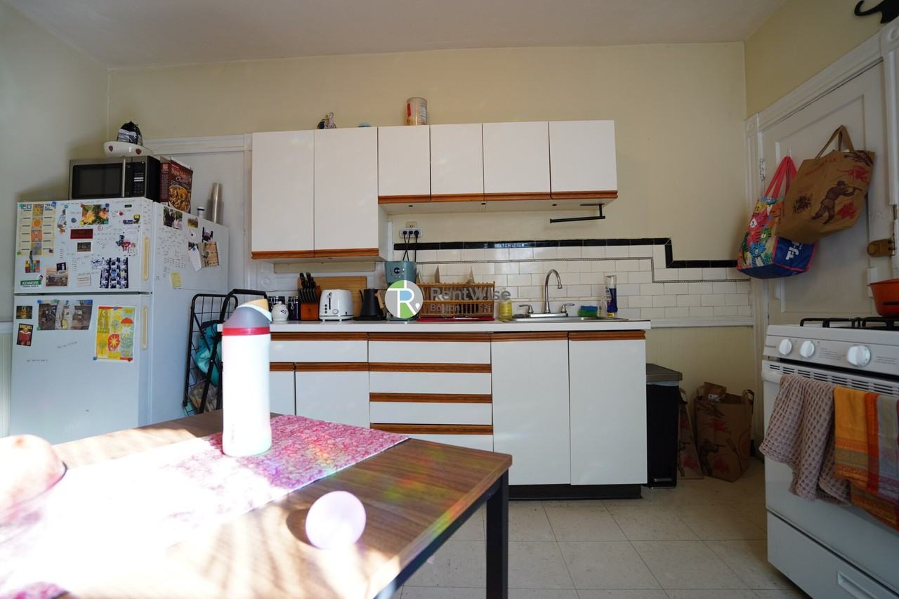 1118 Commonwealth Ave #3A - Photo 5 of 15