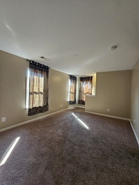 1613 Robindale Dr - Photo 2 of 4